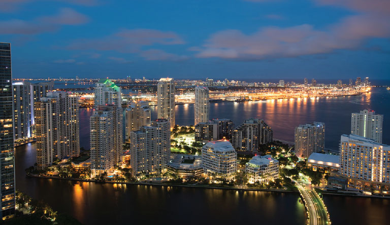 skyline-night-miami-florida-usa